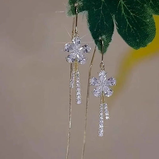 Super Flash Snowflake EAR Thread Women's Simple Fashion $20.00 Dana Fashion Color: Snowflake Ear Thread Women's Accessories Product information: Treatment Process: inlaid zircon Color: Snowflake EAR thread [18K gold plated]] Applicable population: Female
