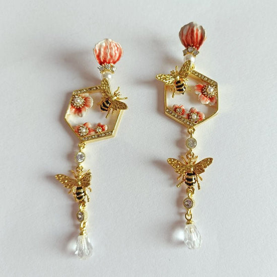 Sweet Romantic Flower Bee Earrings Eardrops Female $59.50 Dana Fashion Color: Stud Earrings C Style Women's Accessories Product information: Treatment Process: Electroplating Color: Ring, stud earrings A, stud earrings B, stud earrings C, necklace small,