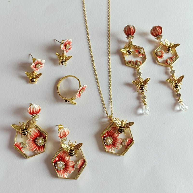 Sweet Romantic Flower Bee Earrings Eardrops Female $59.50 Dana Fashion Color: Bracelet Women's Accessories Product information: Treatment Process: Electroplating Color: Ring, stud earrings A, stud earrings B, stud earrings C, necklace small, necklace larg