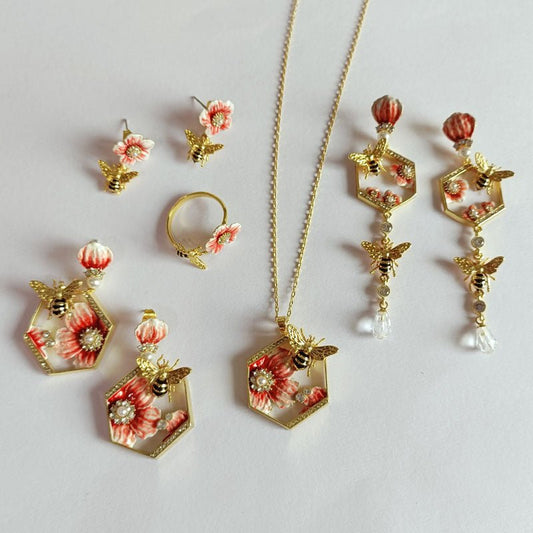 Sweet Romantic Flower Bee Earrings Eardrops Female $59.50 Dana Fashion Color: Bracelet Women's Accessories Product information: Treatment Process: Electroplating Color: Ring, stud earrings A, stud earrings B, stud earrings C, necklace small, necklace larg