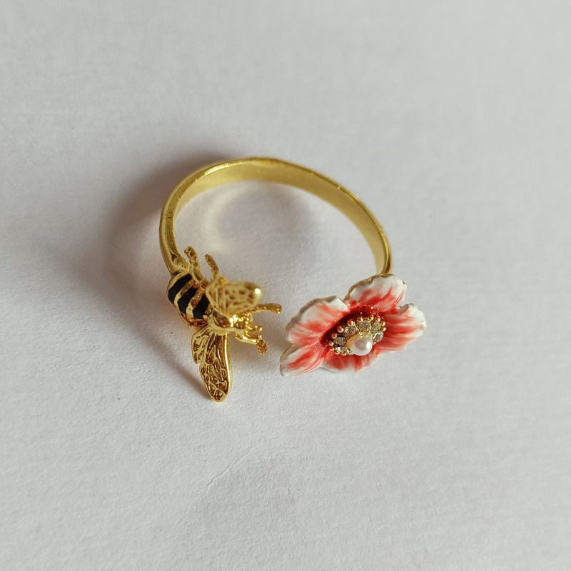 Sweet Romantic Flower Bee Earrings Eardrops Female $59.50 Dana Fashion Color: Bracelet Women's Accessories Product information: Treatment Process: Electroplating Color: Ring, stud earrings A, stud earrings B, stud earrings C, necklace small, necklace larg
