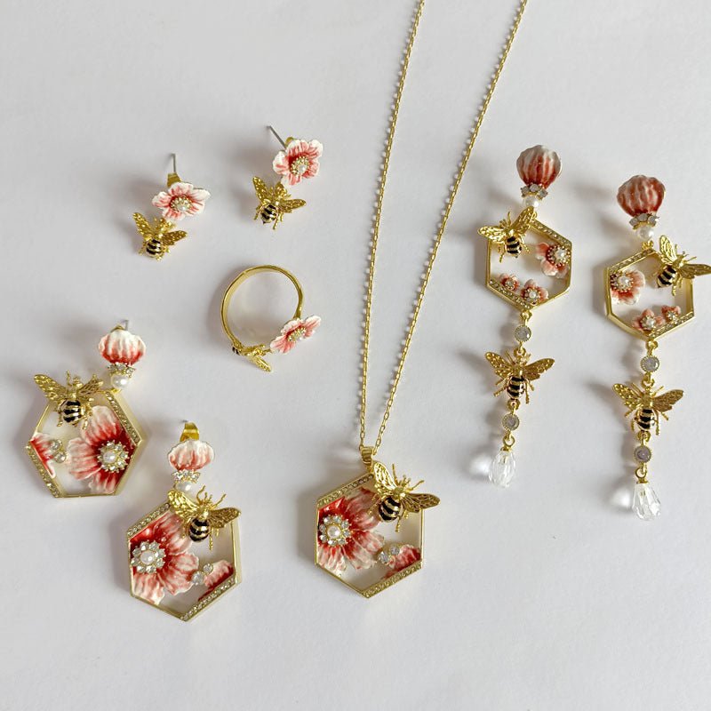 Sweet Romantic Flower Bee Earrings Eardrops Female $59.50 Dana Fashion Color: Bracelet Women's Accessories Product information: Treatment Process: Electroplating Color: Ring, stud earrings A, stud earrings B, stud earrings C, necklace small, necklace larg
