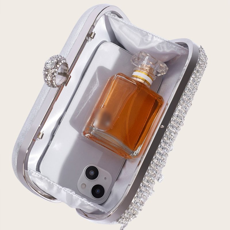 Tassle Diamond Handbag Ladies Wedding Party Portable Chain $54.89 Dana Fashion Color: Black Size: 19x9.5x4CM Women's Bags Product information: Lined text: Polyester Applicable scenarios: Daily match Color: silver, black, gold Outer bag type: Three-dimensi