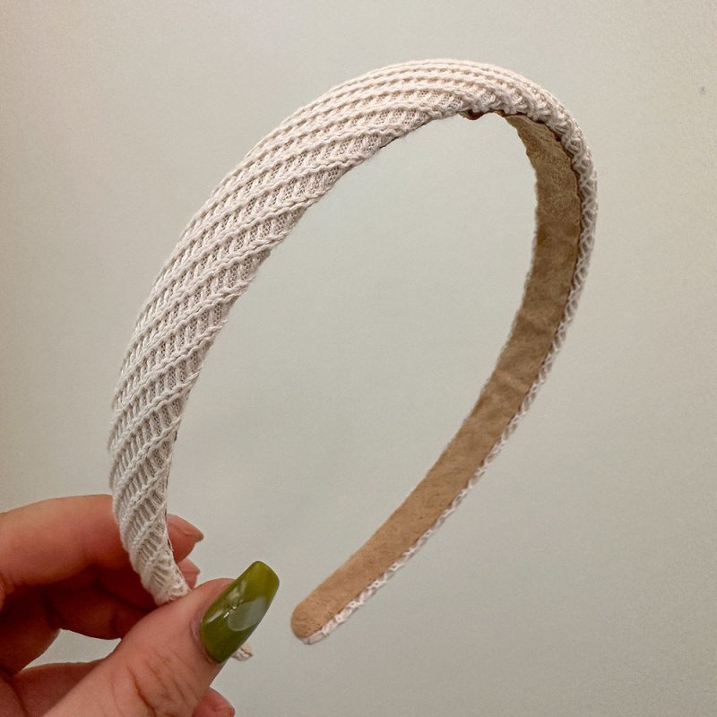 Temperament Wild Gentle And Younger Headband Hairpin Hair Ornaments $9.00 Dana Fashion Color: Beige Women's Accessories Product information: Processing process: manual Color: black, beige, brown, khaki, mixed batch Applicable people: women Material: cloth