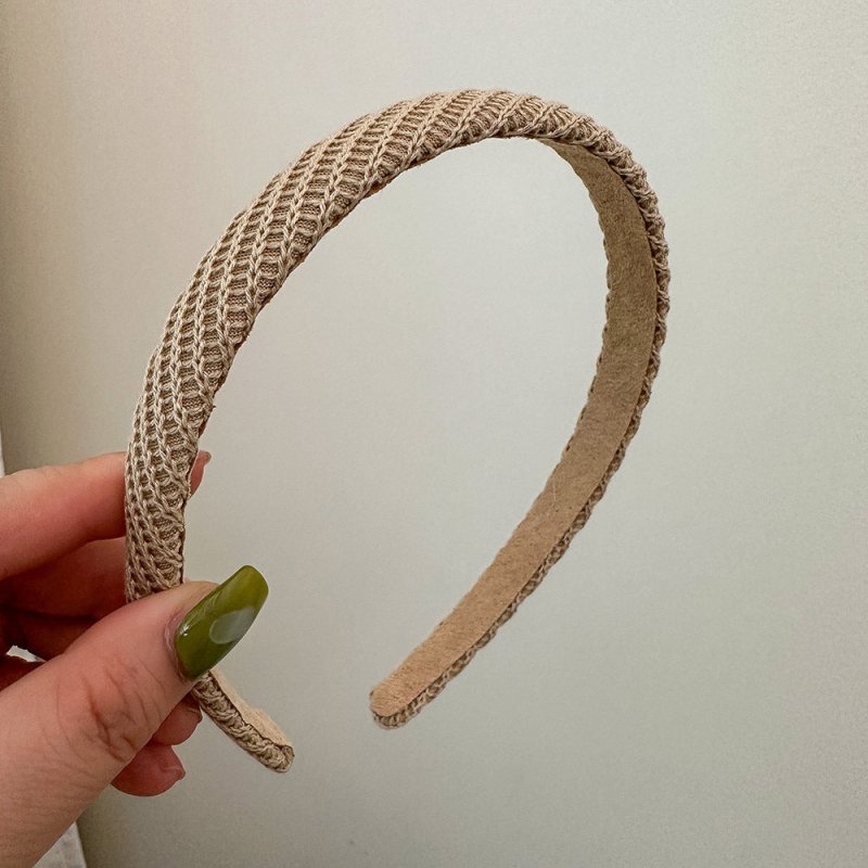 Temperament Wild Gentle And Younger Headband Hairpin Hair Ornaments $9.00 Dana Fashion Color: Khaki Women's Accessories Product information: Processing process: manual Color: black, beige, brown, khaki, mixed batch Applicable people: women Material: cloth