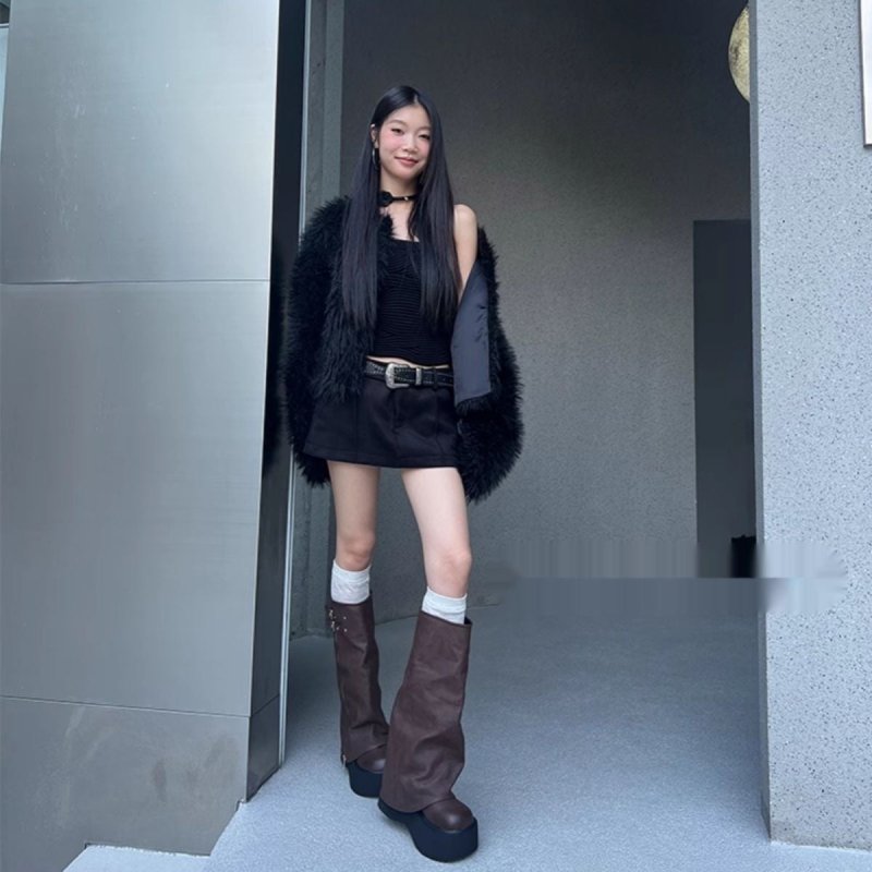 Thick Bottom Autumn And Winter Below The Knee Boots Women $49.99 Dana Fashion Color: Black Size: 35 Women's shoes Product information: Pattern: solid color Toe holder shape: round head Color: Black upgraded version, Brown upgraded version Shoe Upper mater