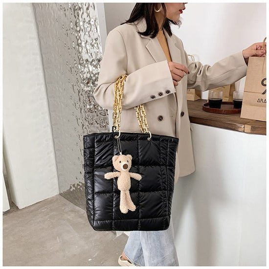 Thick Chain Tote Bags for Women Leather Big Shoulder Bag Ladies Large Capacity Shopper Purse Luxury Handbag $45.50 Dana Fashion Color: Black vertical Women's Bags Overview Great for on the go, bring this suede-lined organizer's dream on your arm wherever