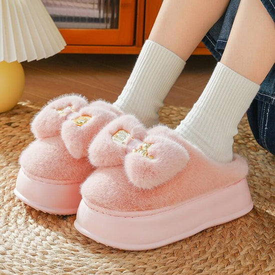 Thick-soled Cotton Slippers Women's Winter Bowknot Plush $45.50 Dana Fashion Color: Pink Size: 36 To 37 Women's shoes Product information: Pattern: Cartoon Lining material: Cotton Color: khaki, pink, green Heel height: 6cm With USB or not: no Size: 36-37