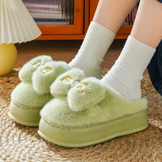Thick-soled Cotton Slippers Women's Winter Bowknot Plush $45.50 Dana Fashion Color: Green Size: 36 To 37 Women's shoes Product information: Pattern: Cartoon Lining material: Cotton Color: khaki, pink, green Heel height: 6cm With USB or not: no Size: 36-37