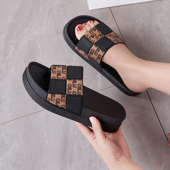 Thickened Summer Outdoor Women's Slippers $29.99 Dana Fashion Color: Black Size: 35to36 Women's shoes Product information: Lining material: no lining Toe holder shape: round head Shoe Upper material: artificial PU Size: 35-36 [standard size], 37-38 [stand