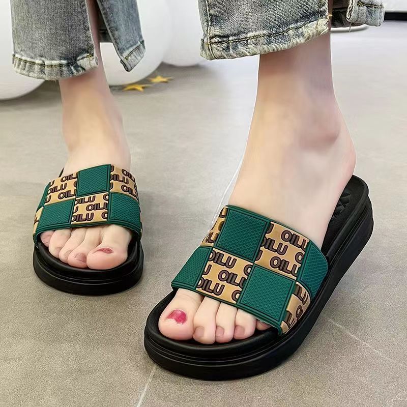 Thickened Summer Outdoor Women's Slippers $29.99 Dana Fashion Color: Black Size: 35to36 Women's shoes Product information: Lining material: no lining Toe holder shape: round head Shoe Upper material: artificial PU Size: 35-36 [standard size], 37-38 [stand