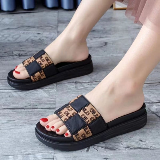 Thickened Summer Outdoor Women's Slippers $29.99 Dana Fashion Color: Black Size: 35to36 Women's shoes Product information: Lining material: no lining Toe holder shape: round head Shoe Upper material: artificial PU Size: 35-36 [standard size], 37-38 [stand