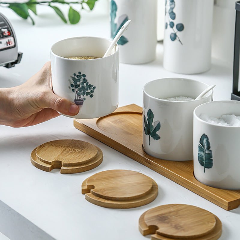 Three-Piece Ceramic Seasoning Jar With Lid $38.88 Dana Fashion style: Cat Size: 3pcs Dana's Kitchen Product information: Material: Ceramic Type of seasoning that can be loaded: solid seasoning Specifications: set of three small pots of marble, set of thre