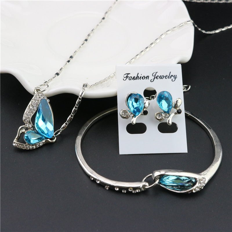 Three-piece necklace set $27.00 Dana Fashion Color: Blue Women's Accessories Style: Europe and America Material: Alloy Treatment process: diamond Style; women's style Set combination: earrings + accessories + jewelry Pendant material: alloy Pattern ;/spid