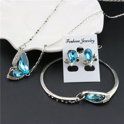 Three-piece necklace set $27.00 Dana Fashion Color: Blue Women's Accessories Style: Europe and America Material: Alloy Treatment process: diamond Style; women's style Set combination: earrings + accessories + jewelry Pendant material: alloy Pattern ;/spid