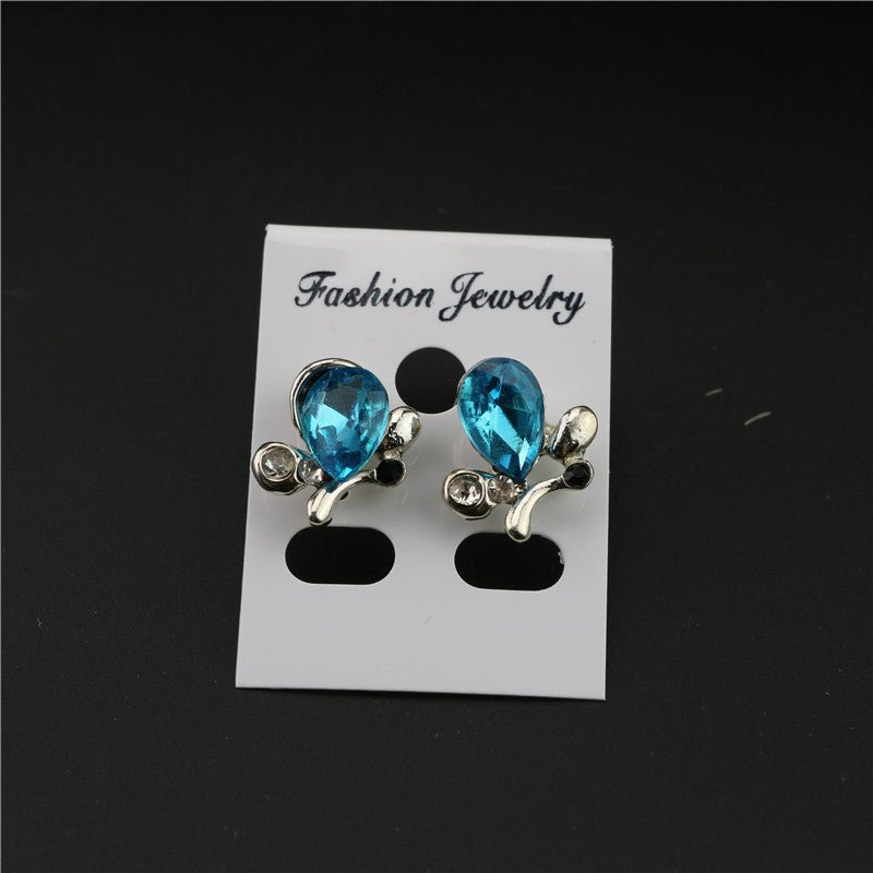 Three-piece necklace set $27.00 Dana Fashion Color: Blue Women's Accessories Style: Europe and America Material: Alloy Treatment process: diamond Style; women's style Set combination: earrings + accessories + jewelry Pendant material: alloy Pattern ;/spid