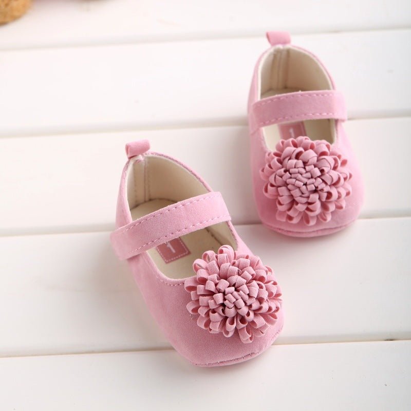 Toddler Shoes Female Baby Shoes Soft Sole Princess Series Step Shoes Baby Shoes $15.71 Dana Fashion Color: Apricot Shoe size: 11CM to 40g Baby & Mother Product Information: Color: yellow, red, pink,apricot Upper material: cotton Popular elements: flowers