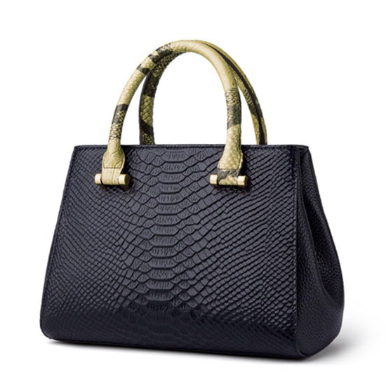 Top Layer Cowhide Leather Ladies Hand Bag $145.00 Dana Fashion Color: Black Women's Bags Product information: Lining texture: Polyester Color: Black, milk tea Leather features: first layer cowhide Hardness: soft Material: genuine leather Suitcase shape: H
