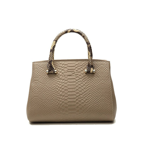Top Layer Cowhide Leather Ladies Hand Bag $145.00 Dana Fashion Color: Milk Tea Color Women's Bags Product information: Lining texture: Polyester Color: Black, milk tea Leather features: first layer cowhide Hardness: soft Material: genuine leather Suitcase