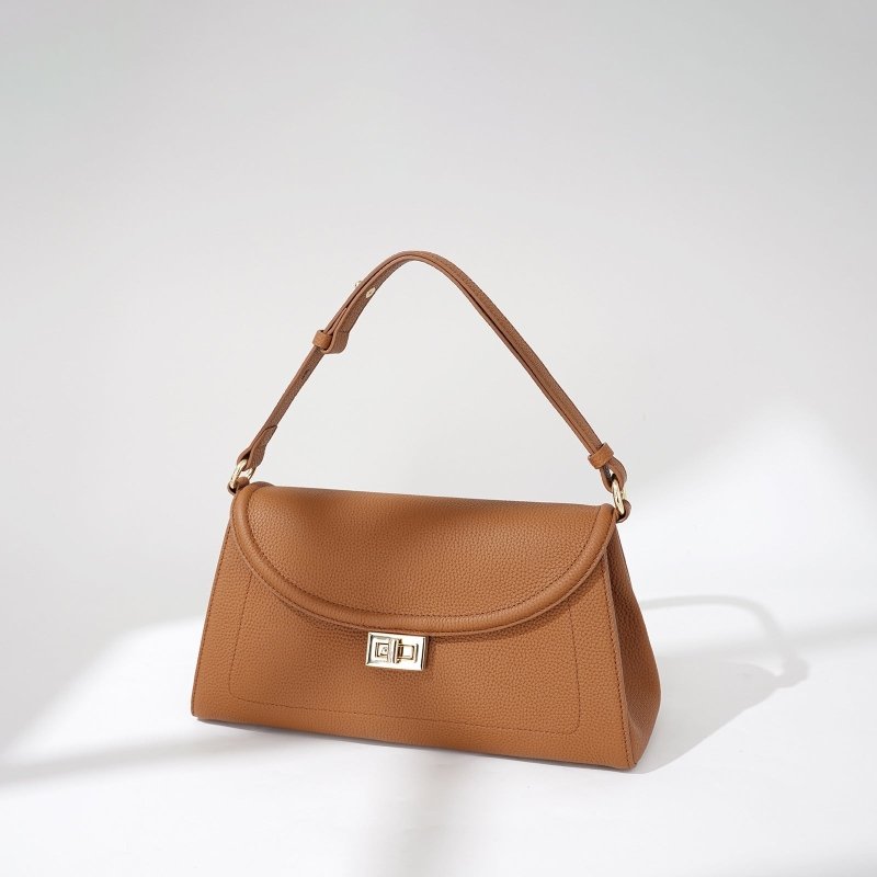 Top Layer Cowhide Leather Portable Underarm Crossbody Bag $119.00 Dana Fashion Color: Black Women's Bags Product information: Lining texture: polyester cotton Color: brown, black, milkshake white, light gray Outer bag type: open pocket Hardness: medium Ma