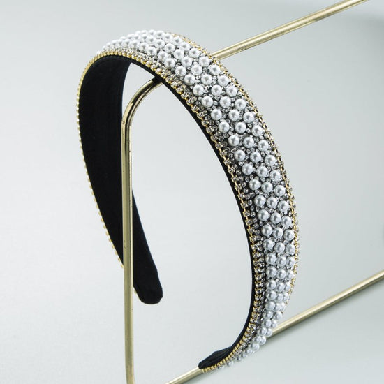 Trendy Colorful Diamond Non-slip Headband Women's Simple $15.00 Dana Fashion Color: Pearl Women's Accessories Product information: Treatment Process: Diamond Color: white, black, colorful, brown, pink, Rainbow, Pearl Applicable people: women Material: clo