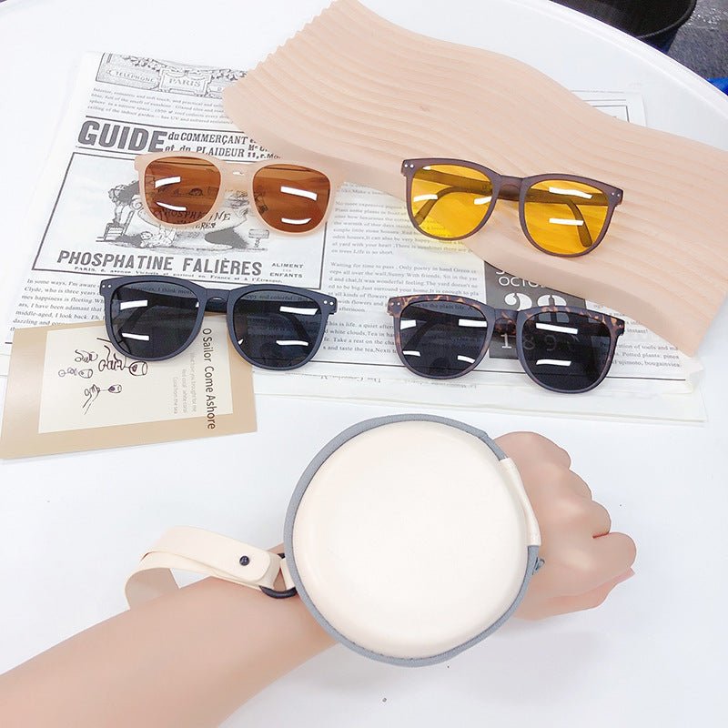 Trendy Foldable Sunglasses For Women TR Polarized Folding Sun Glasses $11.00 Dana Fashion Color: Amber Coffee style: No case Glasses degree: Polarized light Women's Accessories Overview: 1. Ultralight Comfy Material Frame: Ideal fit ensures that our sungl