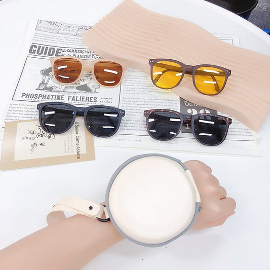 Trendy Foldable Sunglasses For Women TR Polarized Folding Sun Glasses $11.00 Dana Fashion Color: Amber Coffee style: No case Glasses degree: Polarized light Women's Accessories Overview: 1. Ultralight Comfy Material Frame: Ideal fit ensures that our sungl