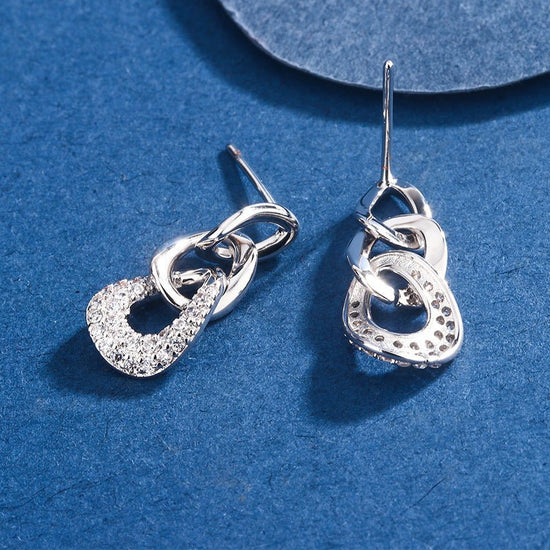 Trendy Special-interest Design Diamond-embedded Three-chain Temperament Auricular Needle $12.81 Dana Fashion Color: White Women's Accessories Product information: Treatment Process: Diamond Color: White Applicable people: Unisex Material: Copper Shape: Ge