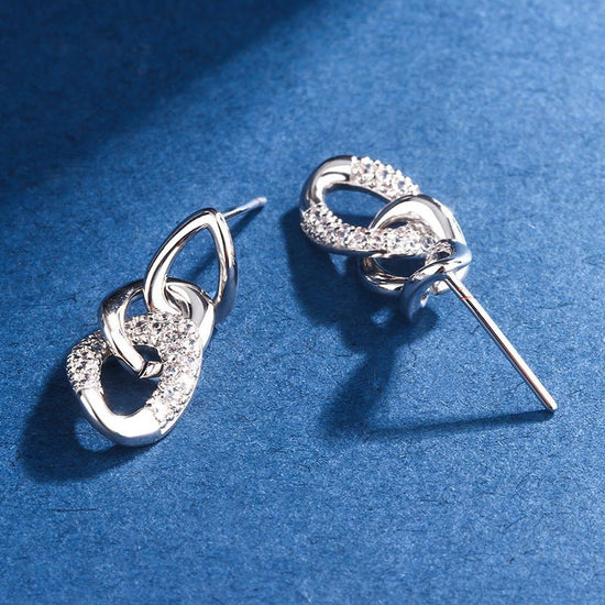 Trendy Special-interest Design Diamond-embedded Three-chain Temperament Auricular Needle $12.81 Dana Fashion Color: White Women's Accessories Product information: Treatment Process: Diamond Color: White Applicable people: Unisex Material: Copper Shape: Ge