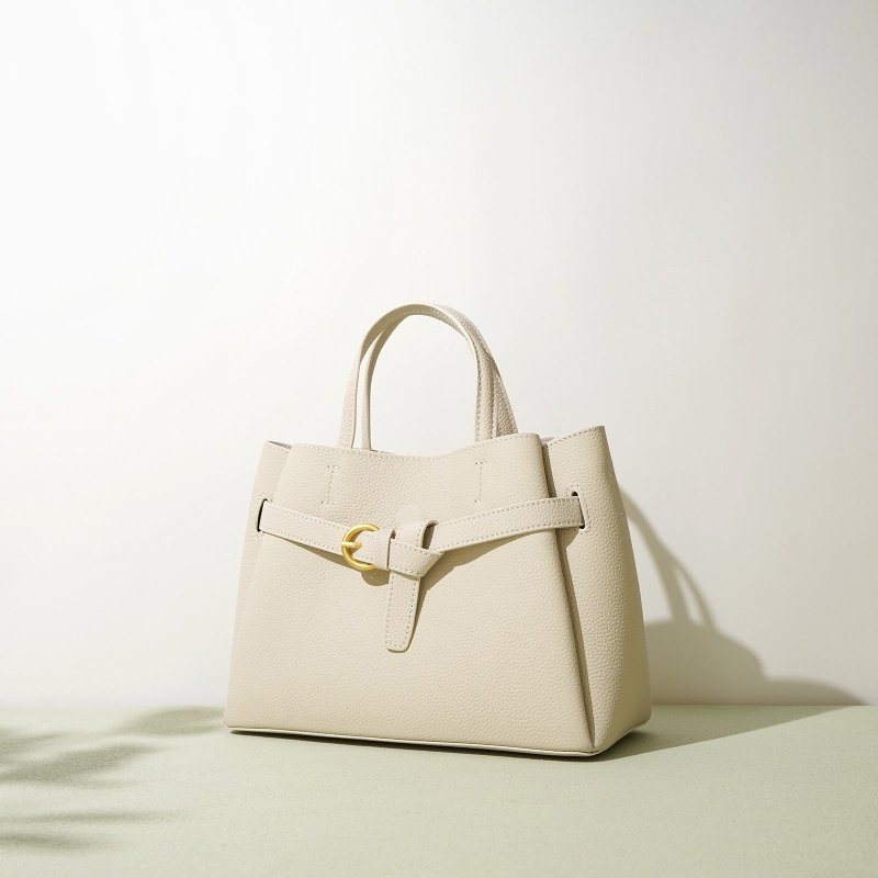 Tuscan Authentic Leather Tactile Feel First Layer Cowhide Mummy Bag $120.00 Dana Fashion Color: Black Women's Bags Product information: Lining texture: polyester cotton Applicable scenario: Daily configuration Color: black, white, khaki, Linen Blue, Brown