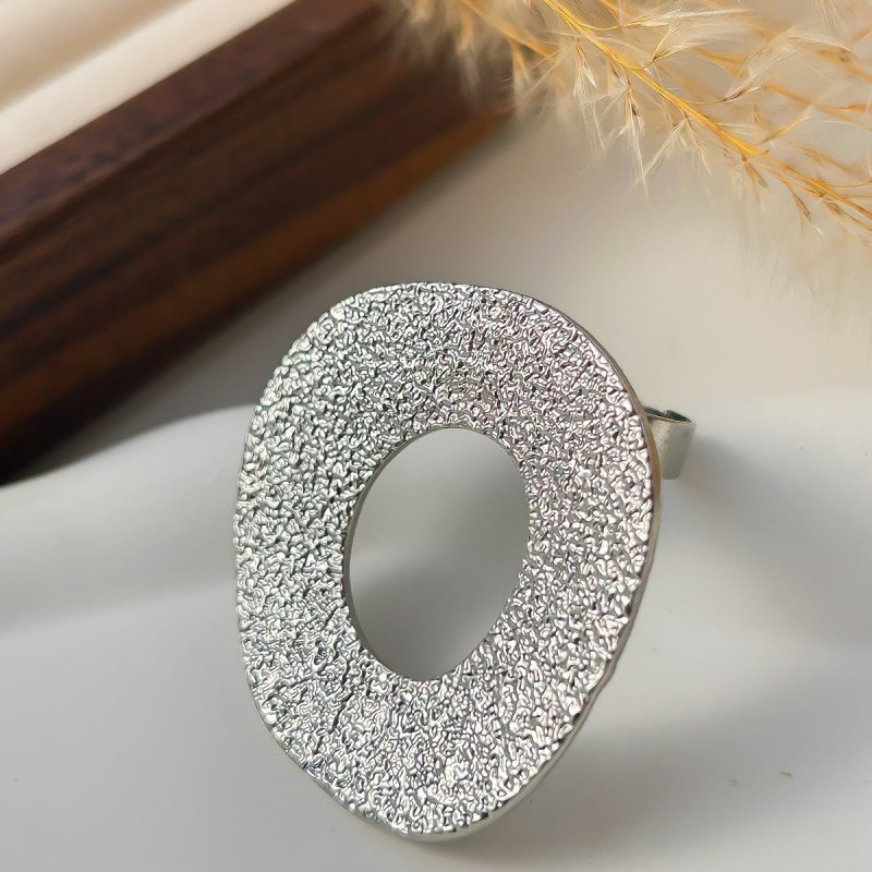 Twin Style Alloy Pleated Square Ring $13.21 Dana Fashion Color: 01 White K Ring 0882 Women's Accessories Product information: Type: Ring, ring Treatment Process: Electroplating Color: 01 light gold ring 0882,01 White k circle 0882,02 light gold ring 0891,