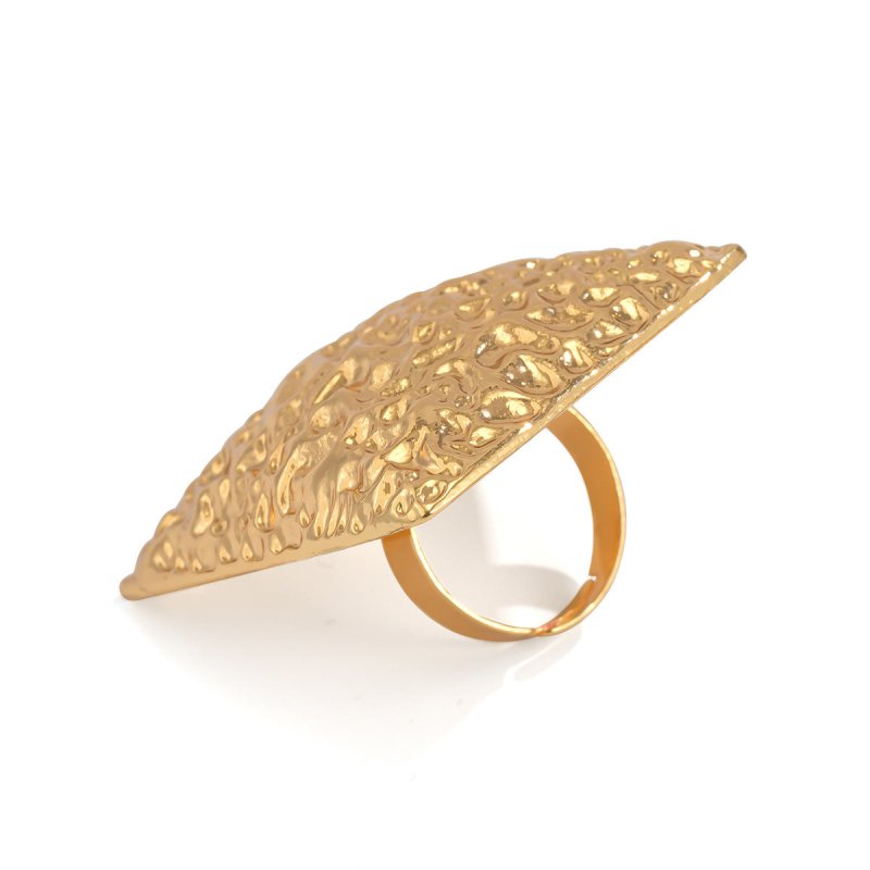 Twin Style Alloy Pleated Square Ring $13.21 Dana Fashion Color: 01 Light Gold Ring 0882 Women's Accessories Product information: Type: Ring, ring Treatment Process: Electroplating Color: 01 light gold ring 0882,01 White k circle 0882,02 light gold ring 08