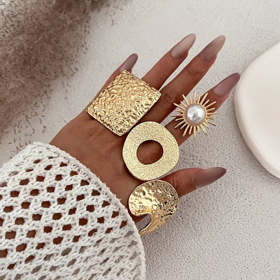 Twin Style Alloy Pleated Square Ring $13.21 Dana Fashion Color: 01 Light Gold Ring 0882 Women's Accessories Product information: Type: Ring, ring Treatment Process: Electroplating Color: 01 light gold ring 0882,01 White k circle 0882,02 light gold ring 08