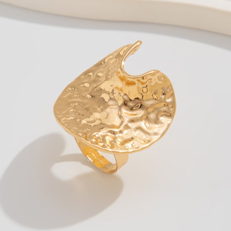 Twin Style Alloy Pleated Square Ring $13.21 Dana Fashion Color: 01 Light Gold Ring 0882 Women's Accessories Product information: Type: Ring, ring Treatment Process: Electroplating Color: 01 light gold ring 0882,01 White k circle 0882,02 light gold ring 08