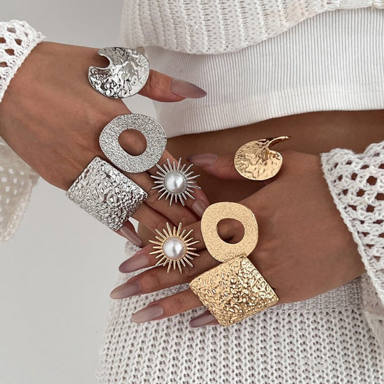 Twin Style Alloy Pleated Square Ring $13.21 Dana Fashion Color: 01 Light Gold Ring 0882 Women's Accessories Product information: Type: Ring, ring Treatment Process: Electroplating Color: 01 light gold ring 0882,01 White k circle 0882,02 light gold ring 08
