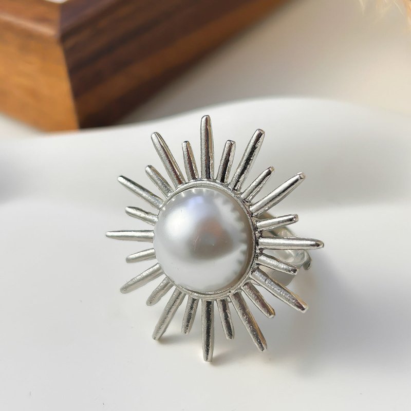 Twin Style Alloy Pleated Square Ring $13.21 Dana Fashion Color: 03 White K Ring 0887 Women's Accessories Product information: Type: Ring, ring Treatment Process: Electroplating Color: 01 light gold ring 0882,01 White k circle 0882,02 light gold ring 0891,