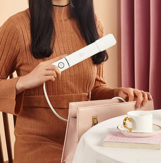 Ultra-thin hair straightener $42.09 Dana Fashion Color: White Model: AU Beauty Tools Overview Five-gear temperature control, one-button operation . 120 ° C fine hair is suitable 150 ° C curly hair is suitable 170 ° C is suitable for general hair quality 1