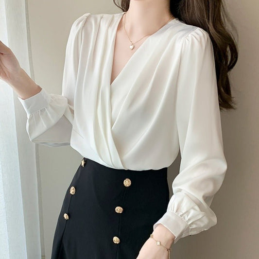V-neck Satin Long-sleeved Shirt Women's Professional Bottoming Shirt $50.00 Dana Fashion Color: Black Size: 2XL Women's clothing Product information: Color: white, black, khaki Sleeve type: regular sleeve Main fabric composition: Polyester Fiber (polyeste