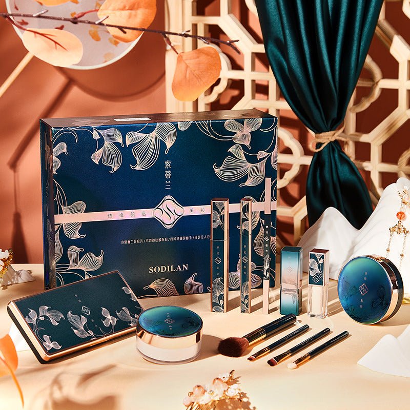Valentine's Day Birthday Gift Antique Carved Lipstick With Brush $159.00 Dana Fashion Color: Makeup Gift Box makeup Product information : Efficacy: Concealer, Modification Specifications: normal specifications Model: Sotilan Love To Rhyme Makeup Gift Box