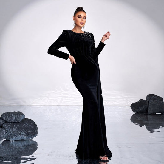 Velvet Round Neck Long Sleeve Rhinestone Evening Dress $104.99 Dana Fashion Color: Black Size: L Women's clothing معلومات المنتج: النمط: لون سادة نوع التنورة: تنورة الورك اللون: أسود نوع الخصر: خصر مرتفع المقاس: S، M، L، XL نوع الطراز: أنيق شكل المجموعة: