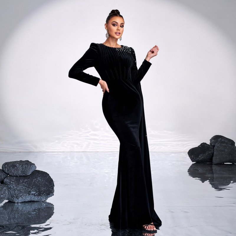 Velvet Round Neck Long Sleeve Rhinestone Evening Dress $104.99 Dana Fashion Color: Black Size: L Women's clothing معلومات المنتج: النمط: لون سادة نوع التنورة: تنورة الورك اللون: أسود نوع الخصر: خصر مرتفع المقاس: S، M، L، XL نوع الطراز: أنيق شكل المجموعة: