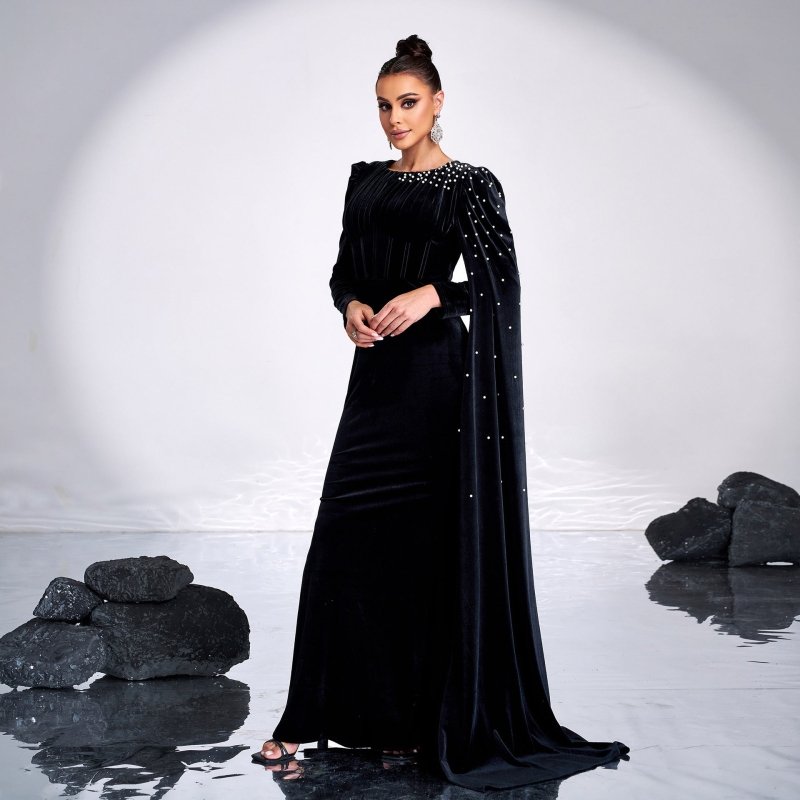 Velvet Round Neck Long Sleeve Rhinestone Evening Dress $104.99 Dana Fashion Color: Black Size: L Women's clothing معلومات المنتج: النمط: لون سادة نوع التنورة: تنورة الورك اللون: أسود نوع الخصر: خصر مرتفع المقاس: S، M، L، XL نوع الطراز: أنيق شكل المجموعة: