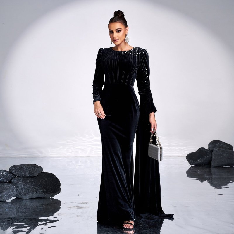 Velvet Round Neck Long Sleeve Rhinestone Evening Dress $104.99 Dana Fashion Color: Black Size: L Women's clothing معلومات المنتج: النمط: لون سادة نوع التنورة: تنورة الورك اللون: أسود نوع الخصر: خصر مرتفع المقاس: S، M، L، XL نوع الطراز: أنيق شكل المجموعة:
