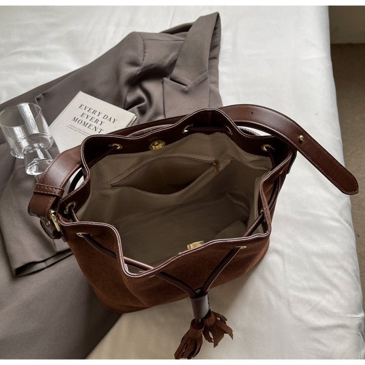 Versatile Personality Shoulder Messenger Bag Fashion Simple $49.60 Dana Fashion Color: Black Women's Bags Product information: Lining texture: synthetic leather Applicable scenario: Daily configuration Color: wine red, black, brown, brown Material: PU Sui