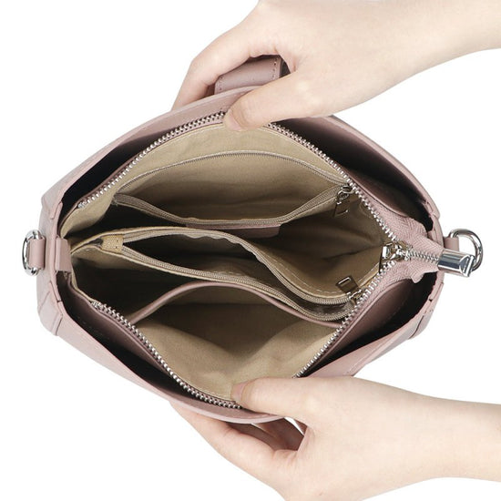 Vintage Saddle Women's Shoulder Messenger Bag $55.00 Dana Fashion Color: Black Women's Bags Product information: Lining texture: Polyester Color: black, pink, khaki, windbreaker Gray, wine purple Leather features: first layer cowhide Material: genuine lea