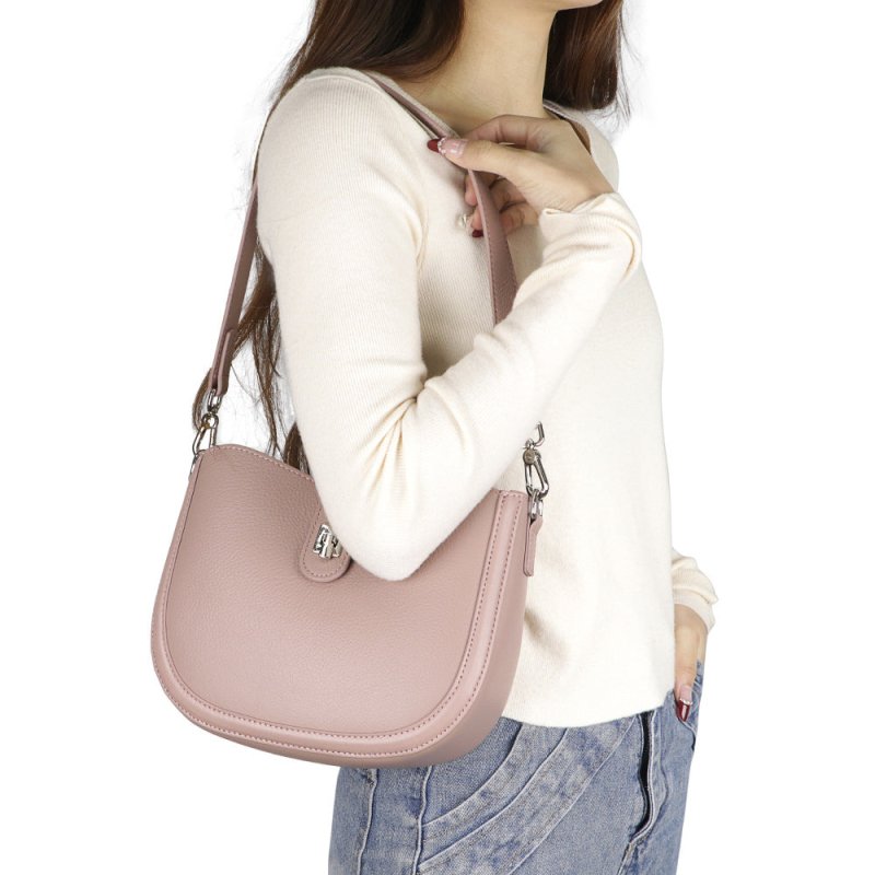 Vintage Saddle Women's Shoulder Messenger Bag $55.00 Dana Fashion Color: Black Women's Bags Product information: Lining texture: Polyester Color: black, pink, khaki, windbreaker Gray, wine purple Leather features: first layer cowhide Material: genuine lea