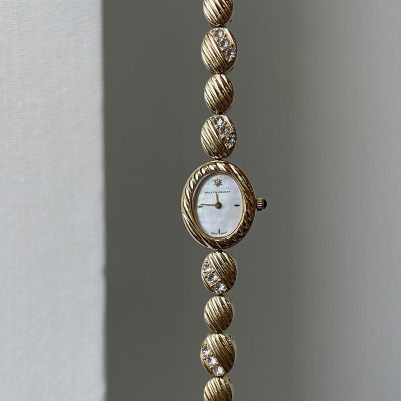 Watch With High Aesthetic Appeal And Retro Style $139.00 Dana Fashion Color: Golden White Women's Accessories Product information: Dial diameter: 16mm Dial thickness: 7mm Display mode: pointer Shape: round Watch mirror material: mineral reinforced glass m