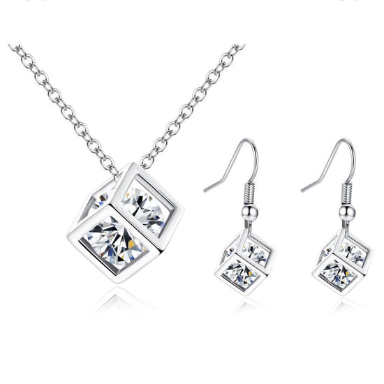 Water cube zircon set $19.00 Dana Fashion Color: Silver Women's Accessories Product material: The raw material is copper inlaid with zircon, and the surface is electroplated with platinum Product packaging: independent pp bag, anti-friction, anti-oxidatio