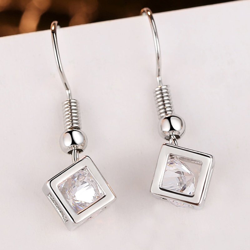 Water cube zircon set $19.00 Dana Fashion Color: Gold Women's Accessories Product material: The raw material is copper inlaid with zircon, and the surface is electroplated with platinum Product packaging: independent pp bag, anti-friction, anti-oxidation,