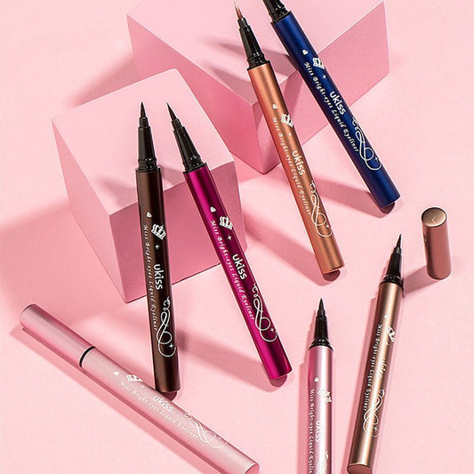 Waterproof color eyeliner pen $75.00 Dana Fashion Color: Black Soft brush makeup Name: Liquid Eyeliner Pen Net content: 0.6g Suitable for the crowd: make-up enthusiasts, novice gospel, product introduction: avoid drawing good eye makeup due to sweat, Blur